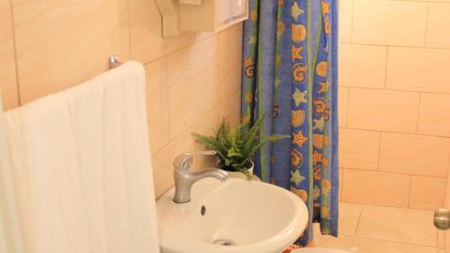 fully equipped new 3br apt dt 2mins to the beach