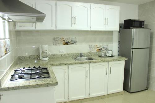 fully equipped new 3br apt dt 2mins to the beach