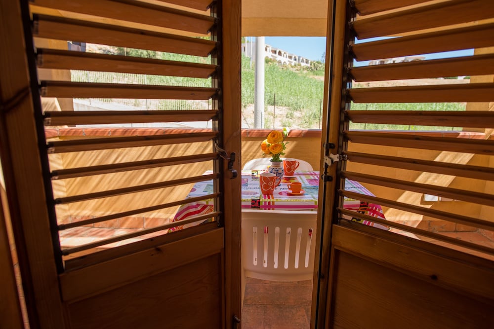 case vacanza renella 3 beds balcony wifi self catering 200mt from the sea