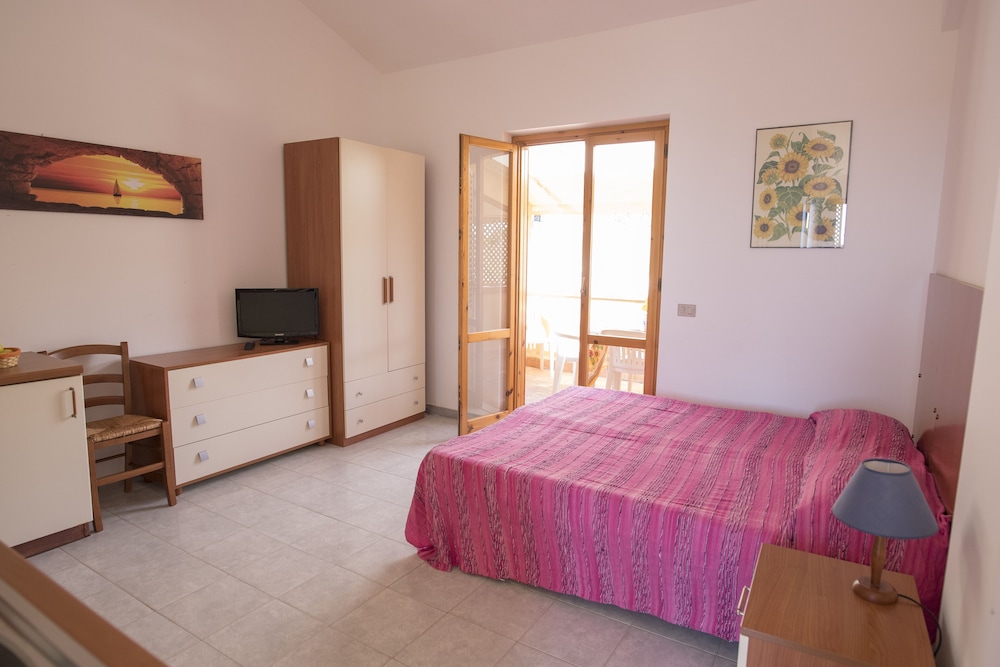 case vacanza renella 3 beds balcony wifi self catering 200mt from the sea