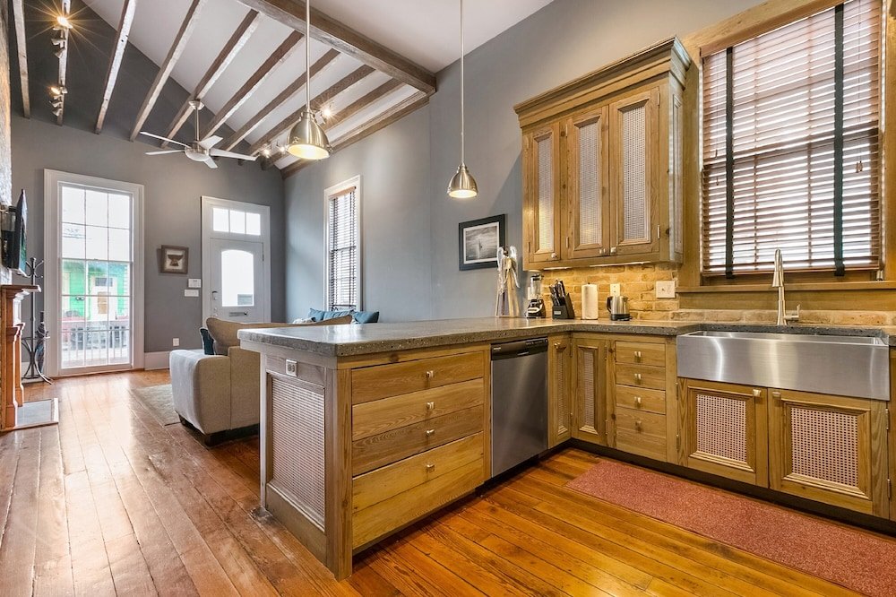 apartment near french quarter