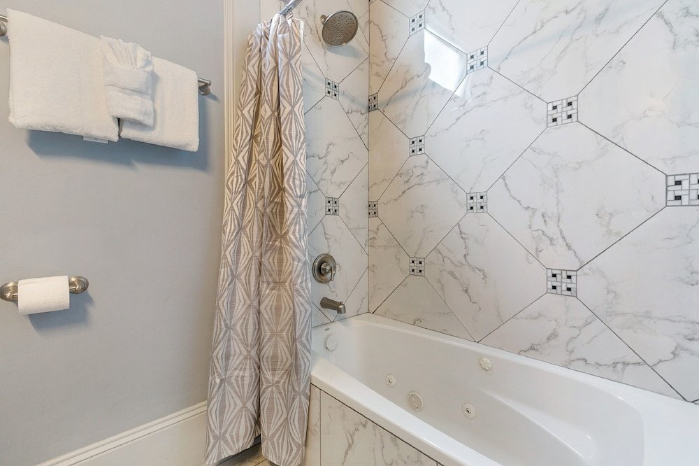 apartment near french quarter