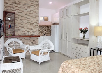 fully equipped 1br studio dt 2mins to the beach