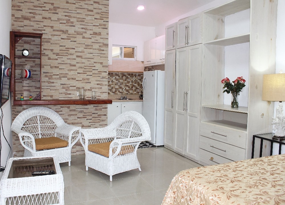 fully equipped 1br studio dt 2mins to the beach