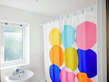 airport lounge 3bed 6 persons