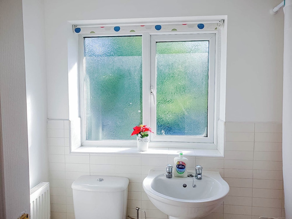 airport lounge 3bed 6 persons