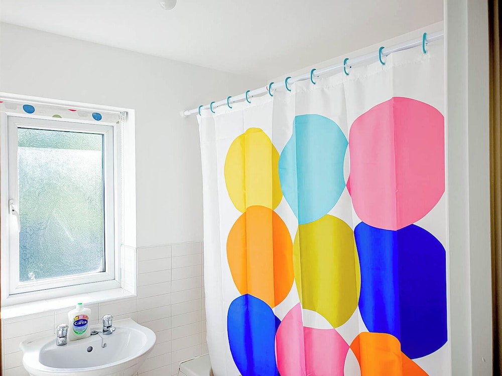 airport lounge 3bed 6 persons