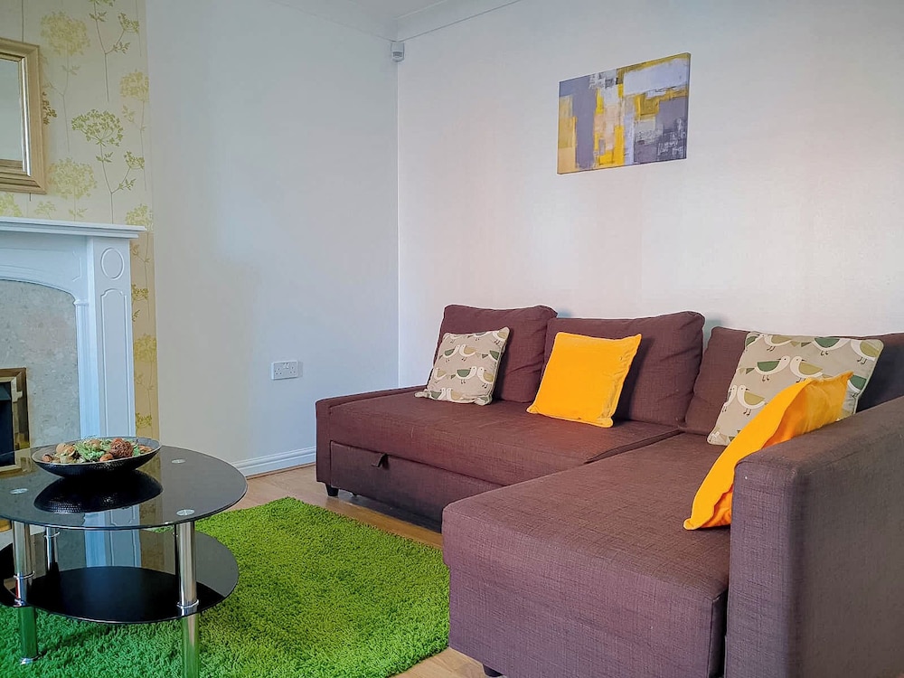 airport lounge 3bed 6 persons