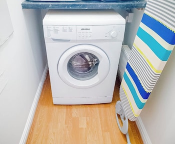 airport lounge 3bed 6 persons