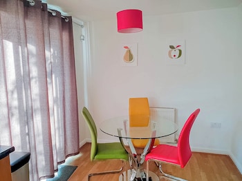 airport lounge 3bed 6 persons