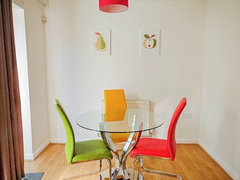 airport lounge 3bed 6 persons