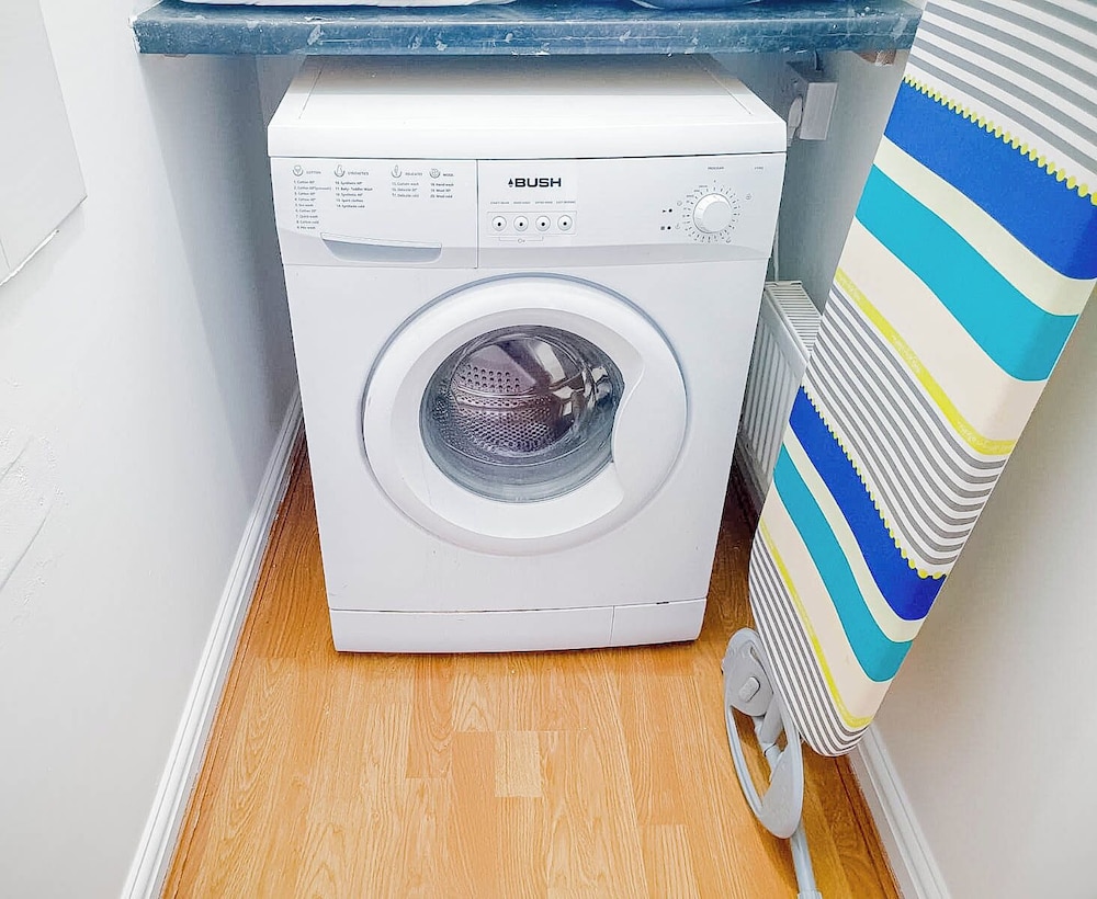 airport lounge 3bed 6 persons