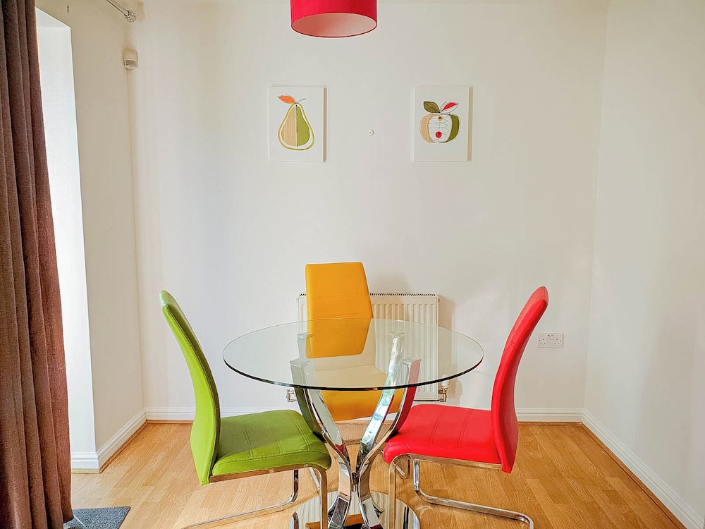 airport lounge 3bed 6 persons