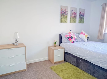 airport lounge 3bed 6 persons