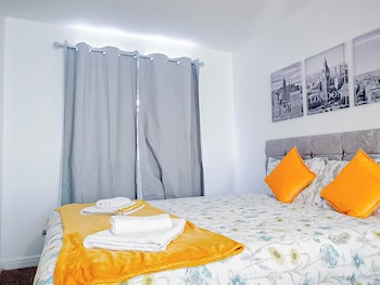 airport lounge 3bed 6 persons