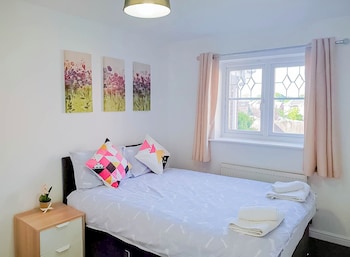 airport lounge 3bed 6 persons