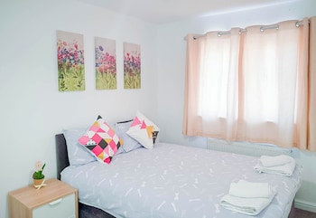 airport lounge 3bed 6 persons