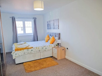 airport lounge 3bed 6 persons