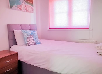 airport lounge 3bed 6 persons