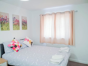 airport lounge 3bed 6 persons