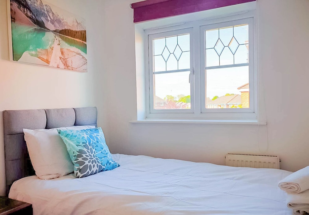 airport lounge 3bed 6 persons