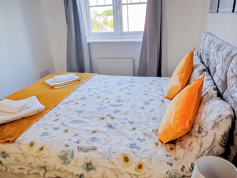 airport lounge 3bed 6 persons