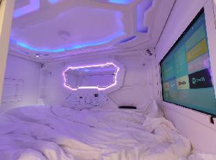 capsule and dormitory space x