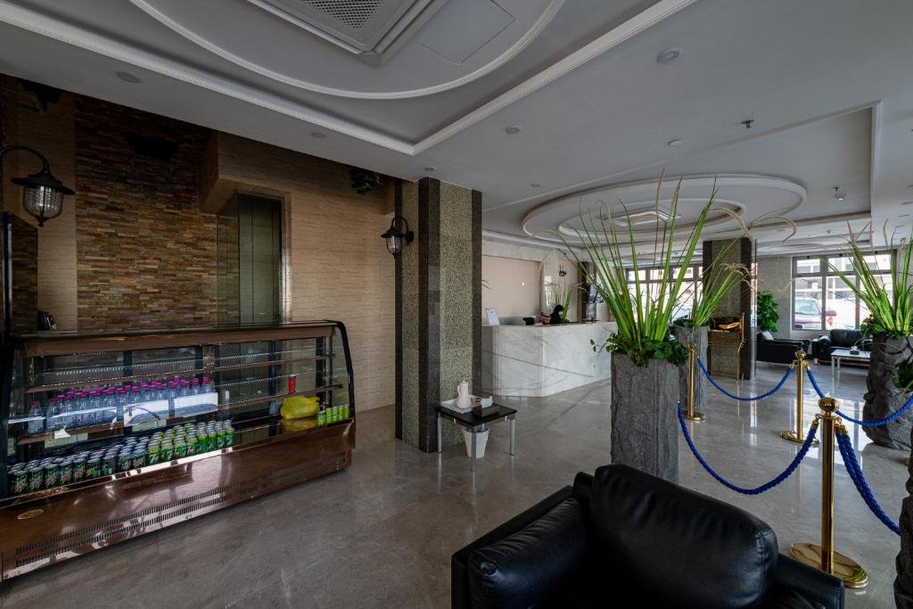 holiday plus hotel suites