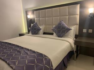 holiday plus hotel suites