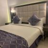 holiday plus hotel suites