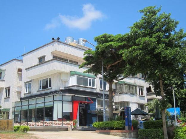 breeze and waves a seaside inn