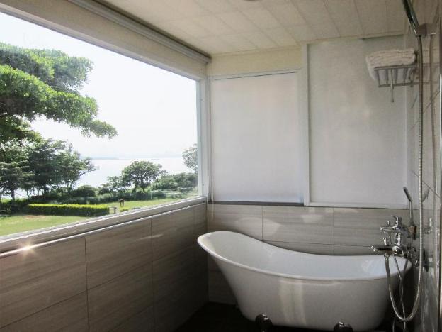 breeze and waves a seaside inn