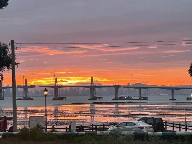breeze and waves a seaside inn