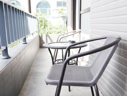 breeze and waves a seaside inn