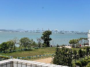 breeze and waves a seaside inn