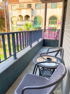 breeze and waves a seaside inn