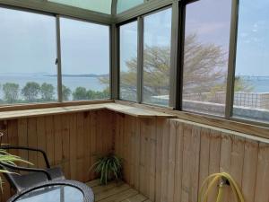 breeze and waves a seaside inn