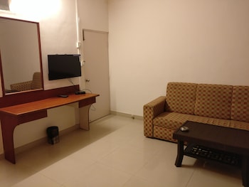 hmr royal inn