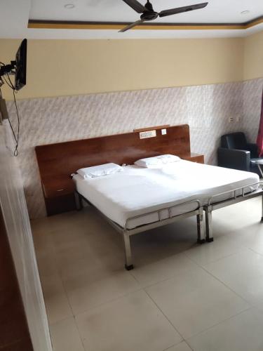 mayura guest house