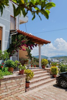 hotel milo