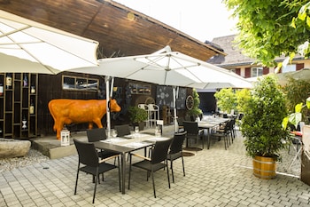 ochsen lodge by ochsen lenzburg