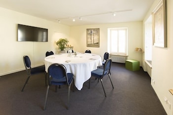 ochsen lodge by ochsen lenzburg