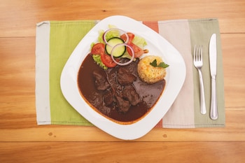 plaza magnolias suites