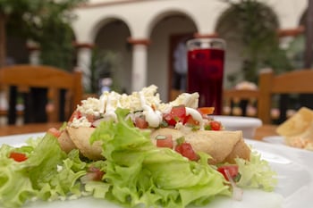 plaza magnolias suites