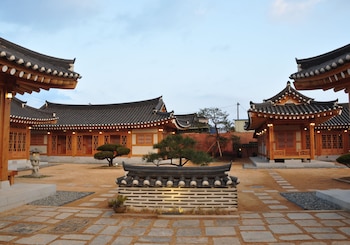 hwangnamkwan hanok guesthouse