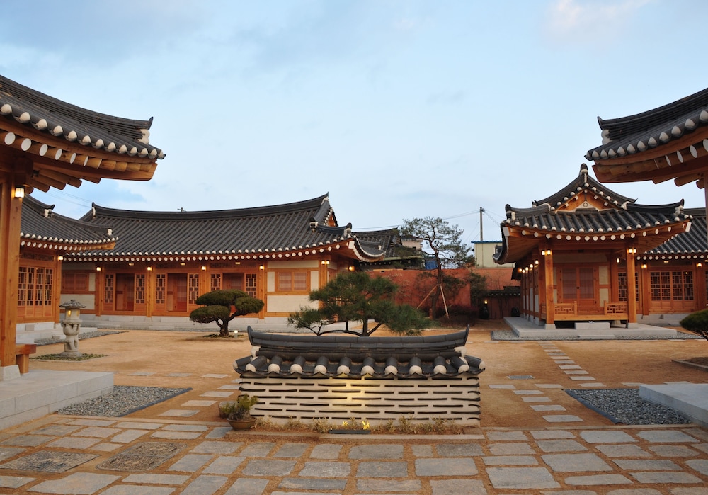 hwangnamkwan hanok guesthouse