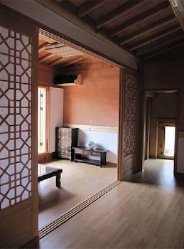 hwangnamkwan hanok guesthouse
