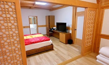 hwangnamkwan hanok guesthouse