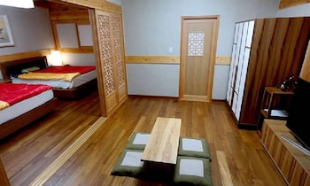 hwangnamkwan hanok guesthouse