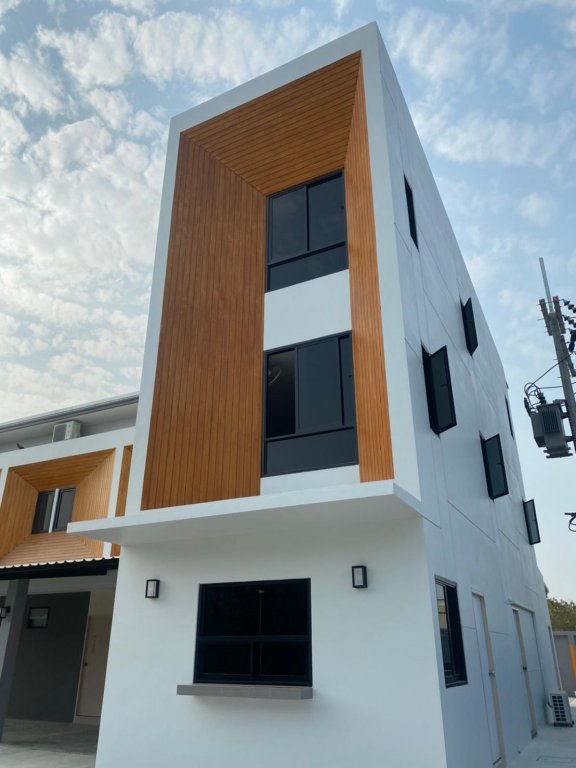 nunglenkunmai hotel sha certified